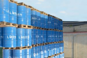 Barils de produits chimiques de couleur bleu | LORN Chemicals Algérie